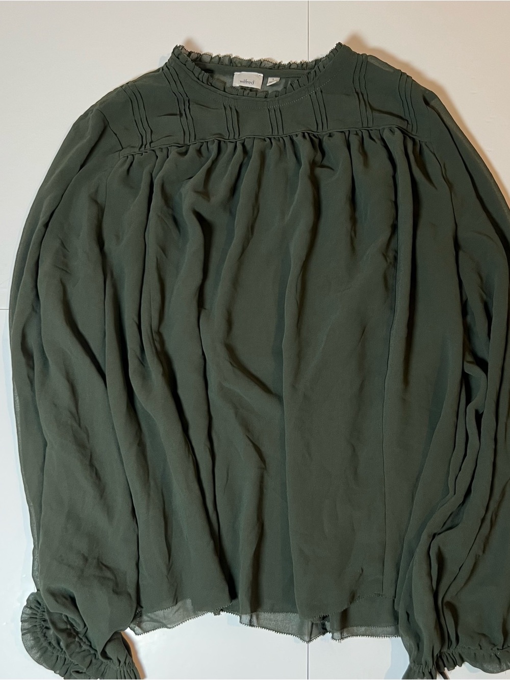 Wilfred Aritzia Green Ruffle Blouse Women’s L Pleated Long Sleeve Tie Cuff Top